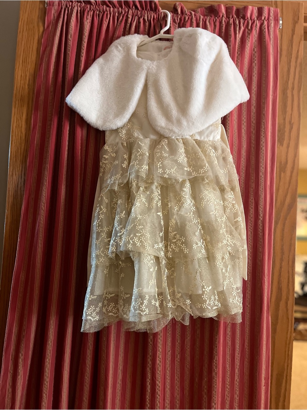 wonder nation Gold Lace Tiered Dress with White Faux Fur Capelet